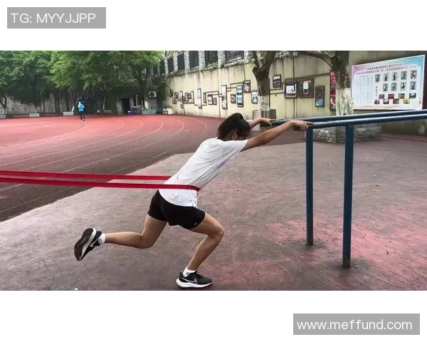 奥运会田径跳远项目训练技巧全解析 提升成绩的关键训练方法与策略 奥运会田径跳远项目训练技巧全解析 提升成绩的关键训练方法与策略