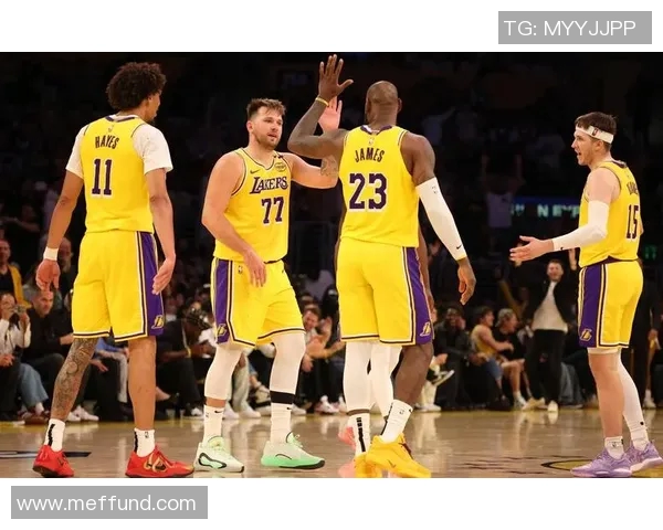 湖人操作引发巨大争议 球迷炸锅热议球队未来走势