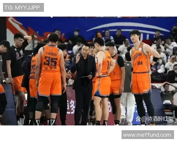 CBA季后赛激战正酣冠军争夺形势扑朔迷离各队全力以赴争锋四强之位
