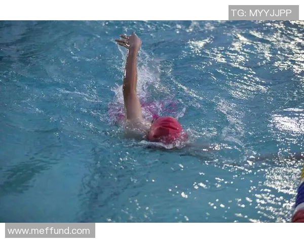 世界级游泳选手转身技术优化对比赛成绩提升的关键作用分析