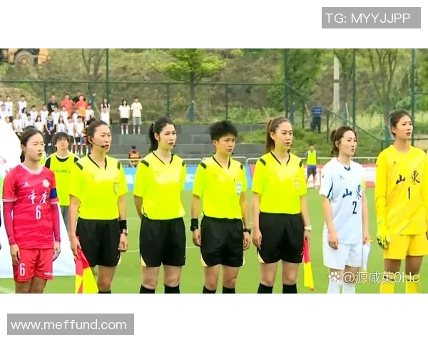 女足主力前锋重伤复出首次合练热烈欢迎全场欢呼激情四溢